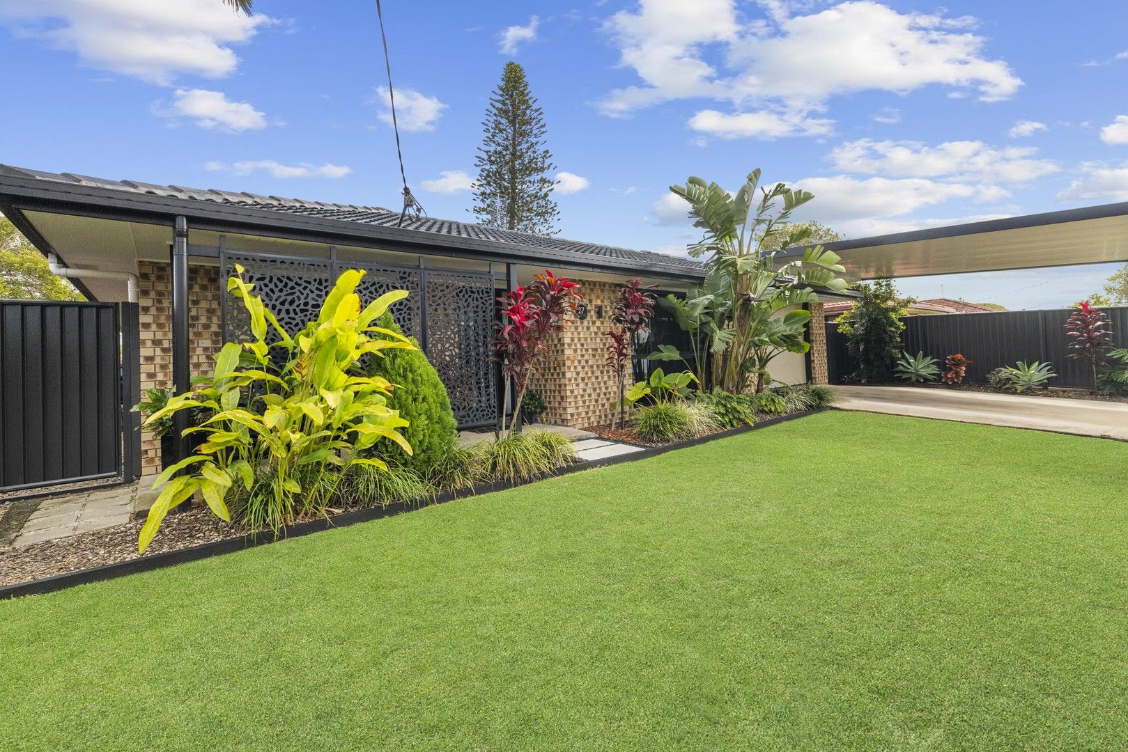 3 bedrooms House in 27 Ilaroo Crescent WARANA QLD, 4575