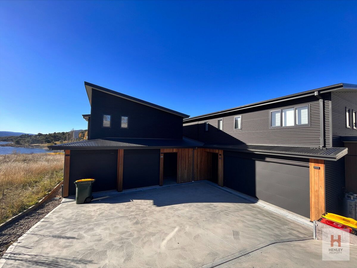 3 bedrooms Duplex in A/14 Old Kosciuszko Road EAST JINDABYNE NSW, 2627