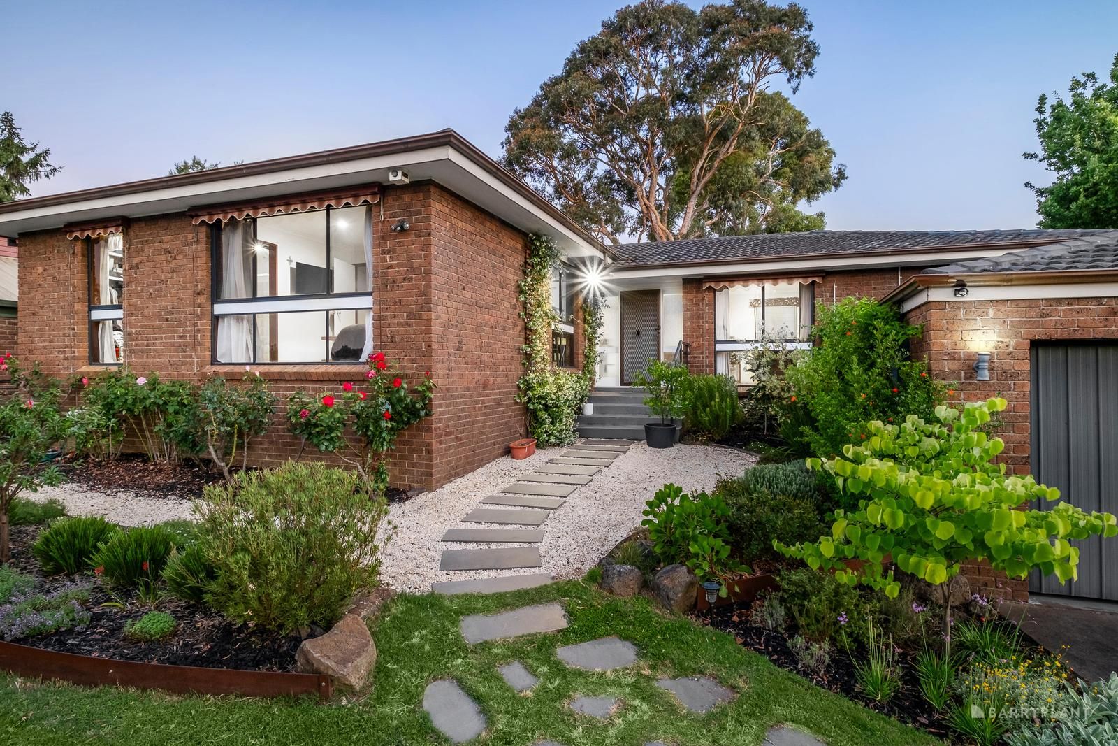 4 bedrooms House in 11 Lambert Place DONCASTER EAST VIC, 3109