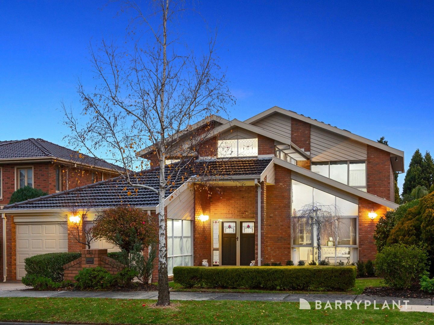 5 bedrooms House in 30 Freemantle Drive WANTIRNA SOUTH VIC, 3152