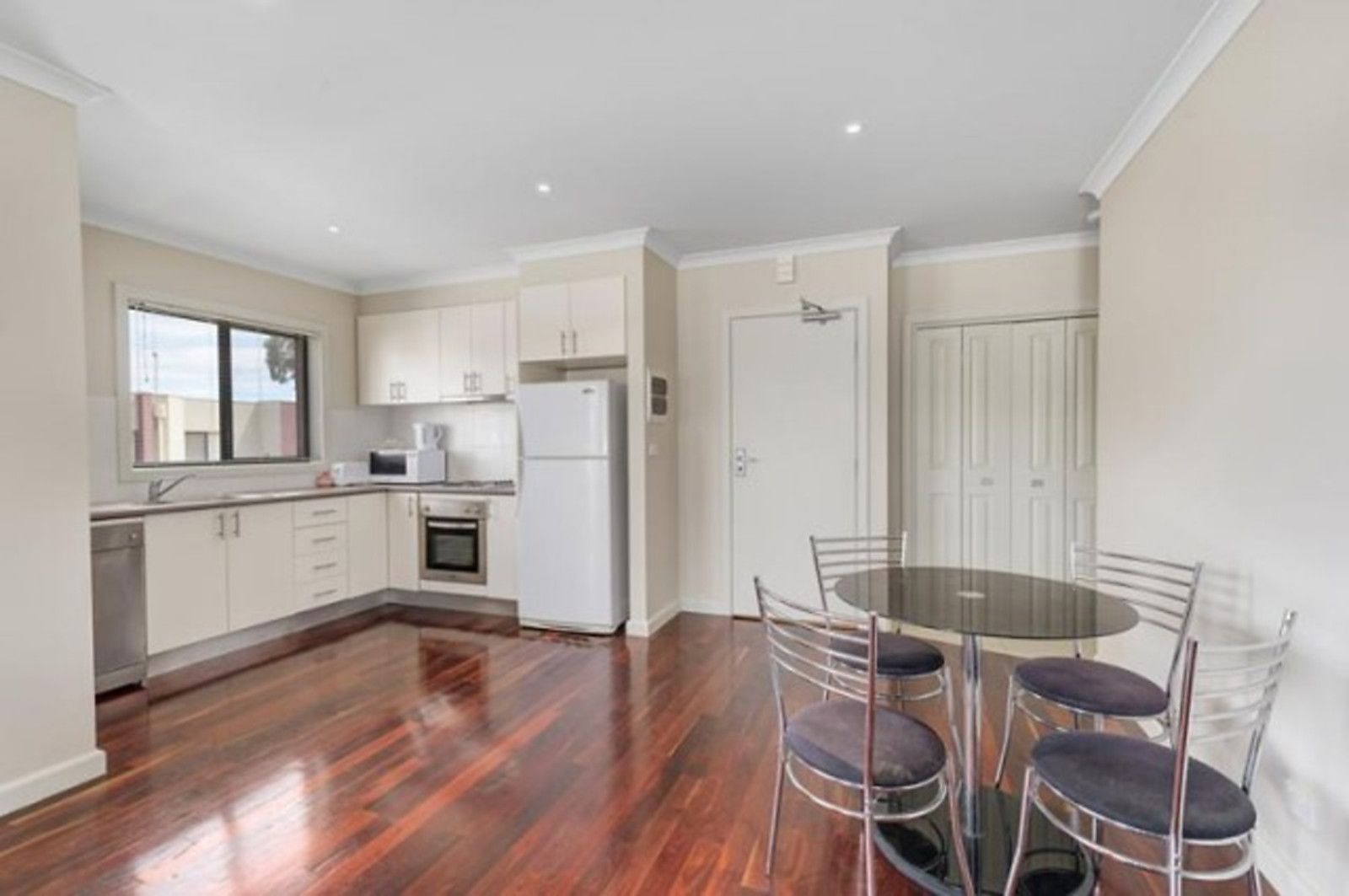 14/15 McEwan Road, Heidelberg Heights VIC 3081, Image 2