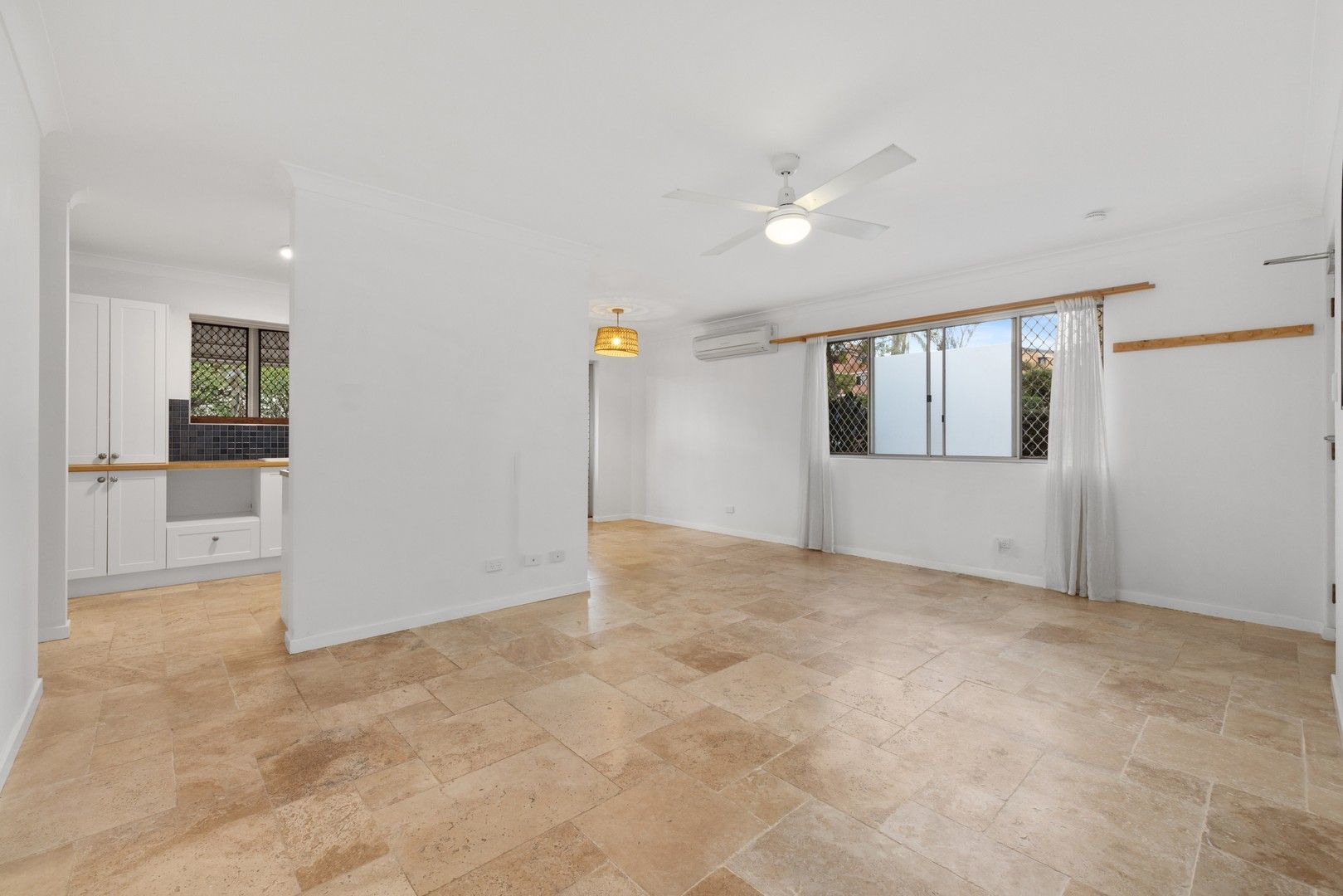 3 bedrooms Apartment / Unit / Flat in 1/56 Kirkland Ave COORPAROO QLD, 4151