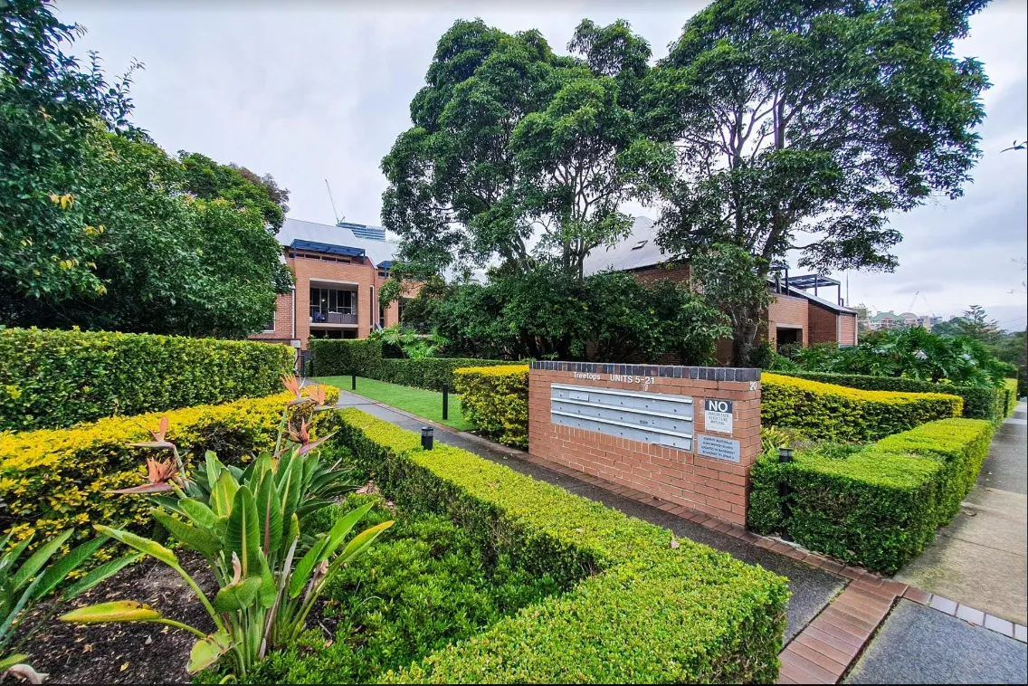 Large One Bedroom Apartment in Secure Complex - View 6