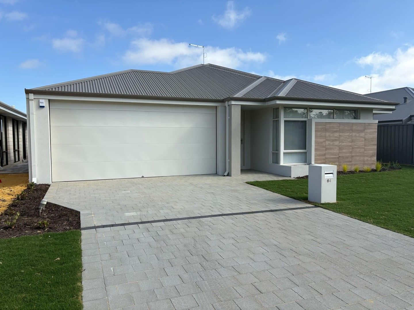 4 bedrooms House in 64 Hibiscus Street HAMMOND PARK WA, 6164