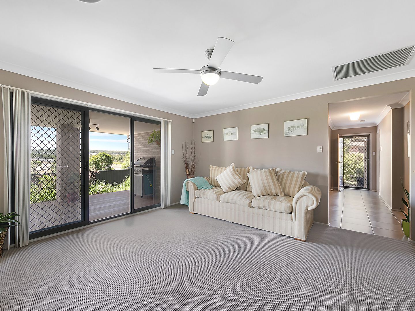 21 Ridgemont Avenue, Cameron Park NSW 2285, Image 2