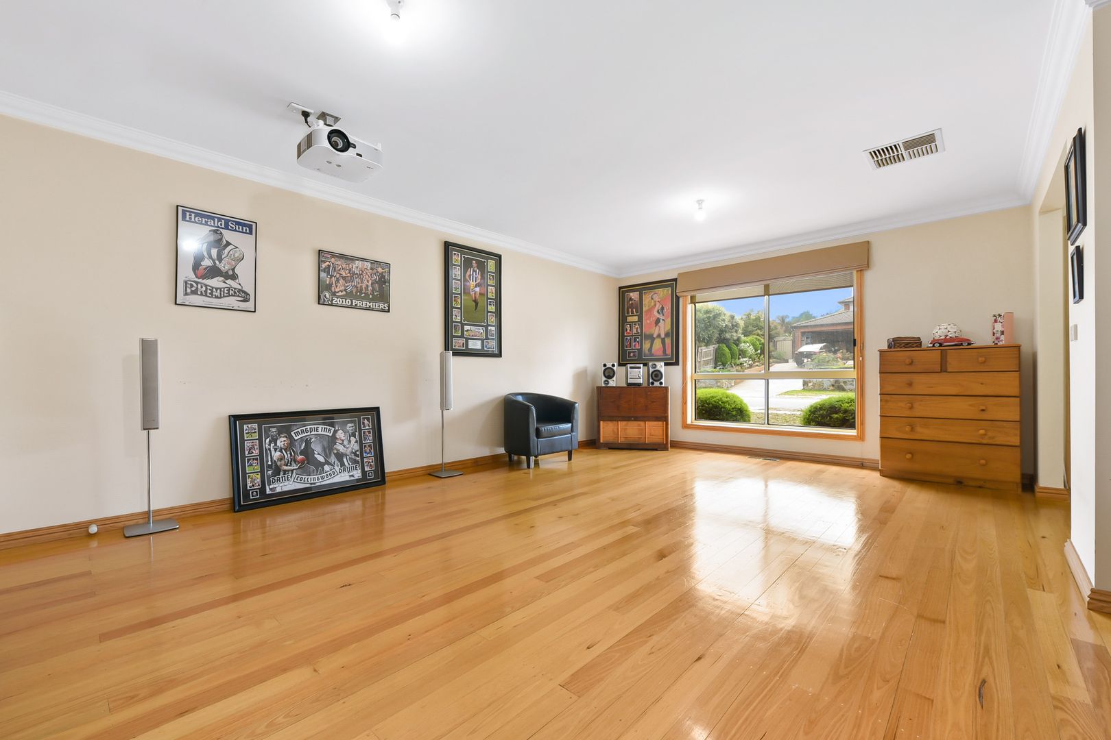 22 St Bernards Crescent, Lynbrook VIC 3975, Image 2