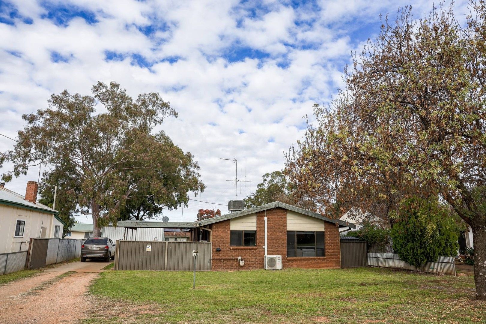3 bedrooms House in 45 Brolgan Road PARKES NSW, 2870