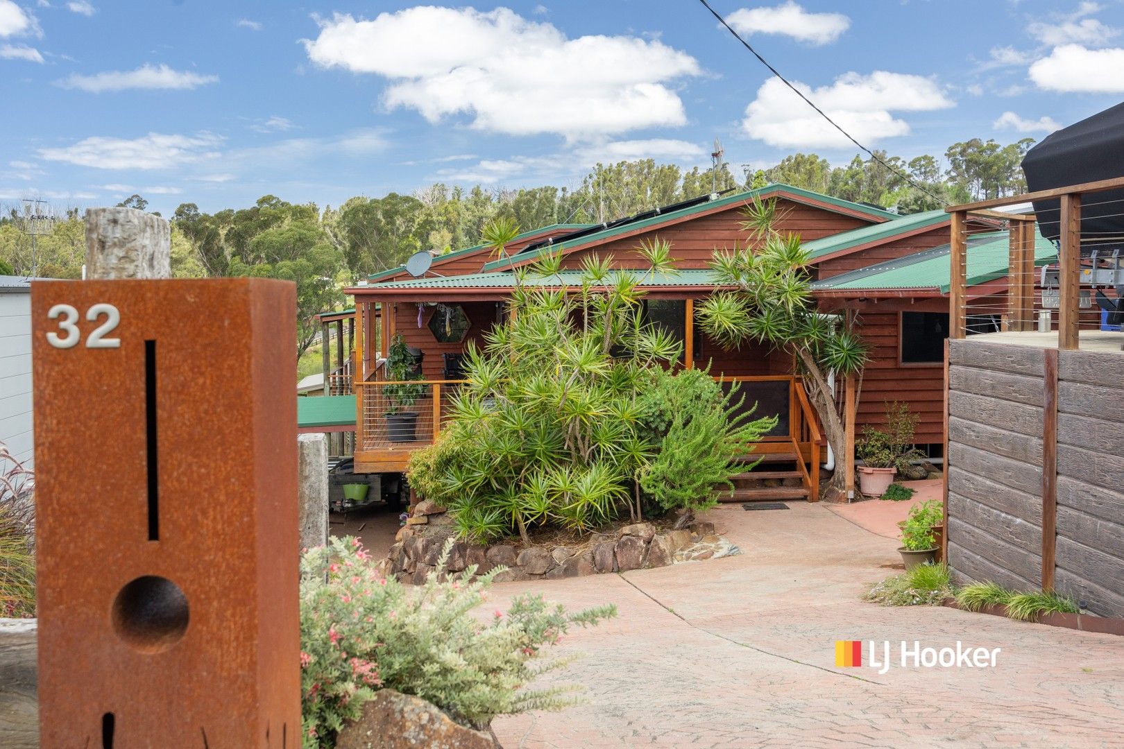 4 bedrooms House in 32 Kurrajong Crescent CONJOLA PARK NSW, 2539