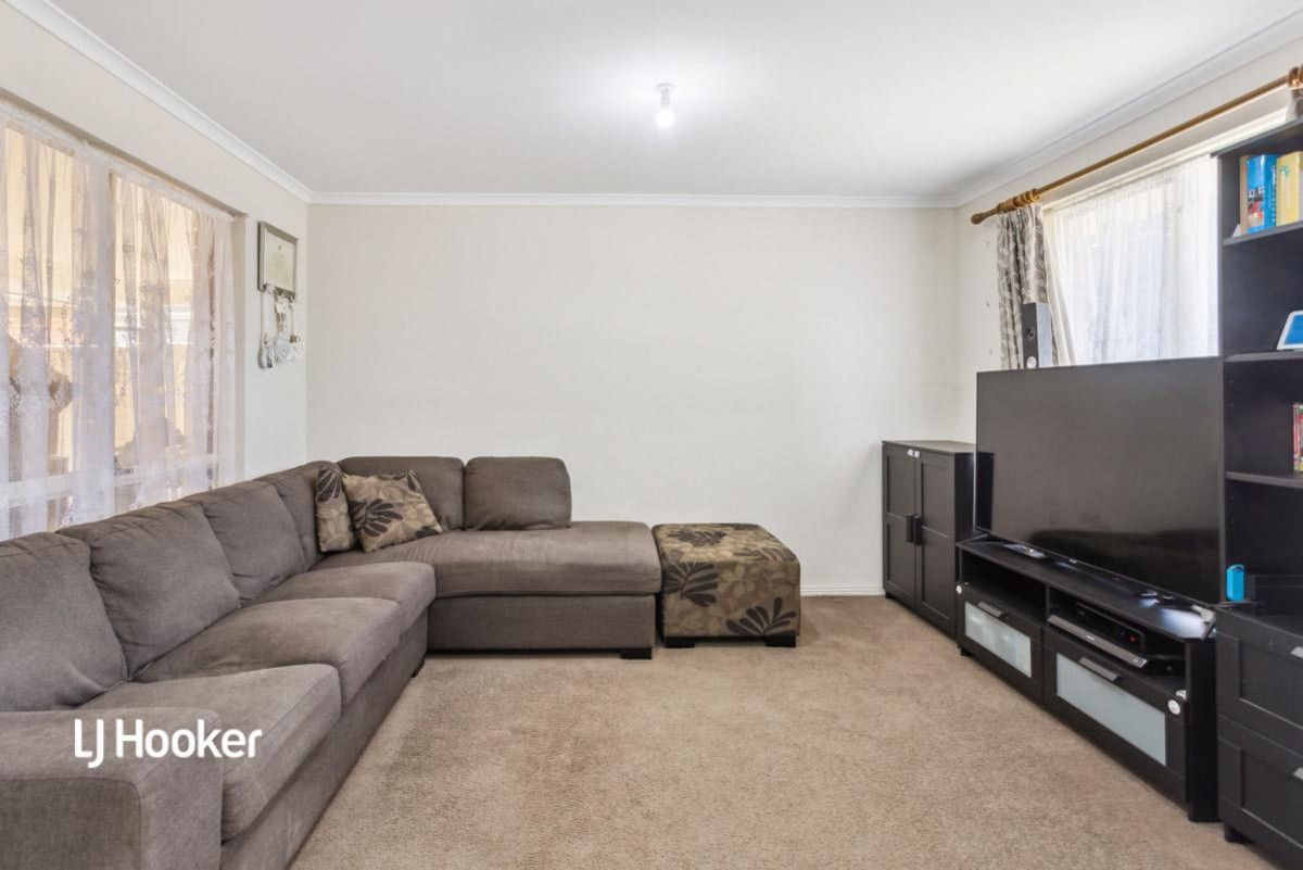 11 Carmelina Court, Parafield Gardens SA 5107, Image 2