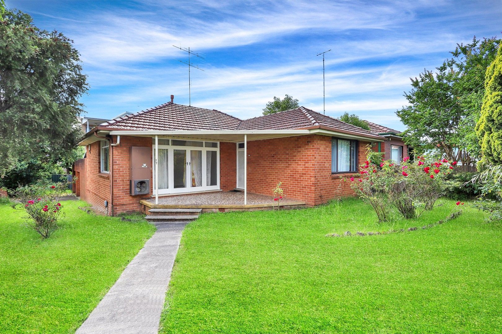3 bedrooms House in 17 Mamre Road ST MARYS NSW, 2760