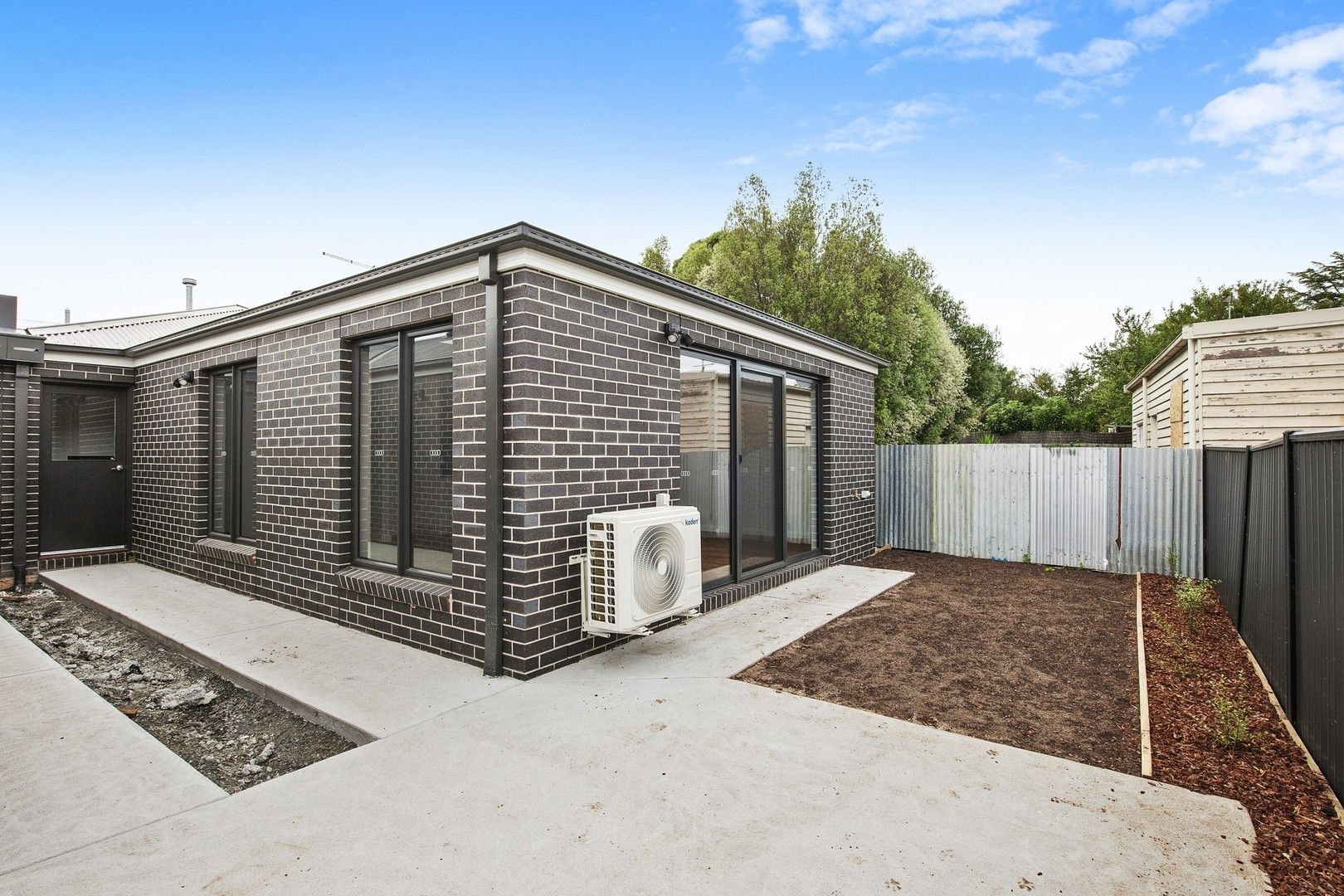 2 bedrooms House in 6A Glendenning Street CANADIAN VIC, 3350