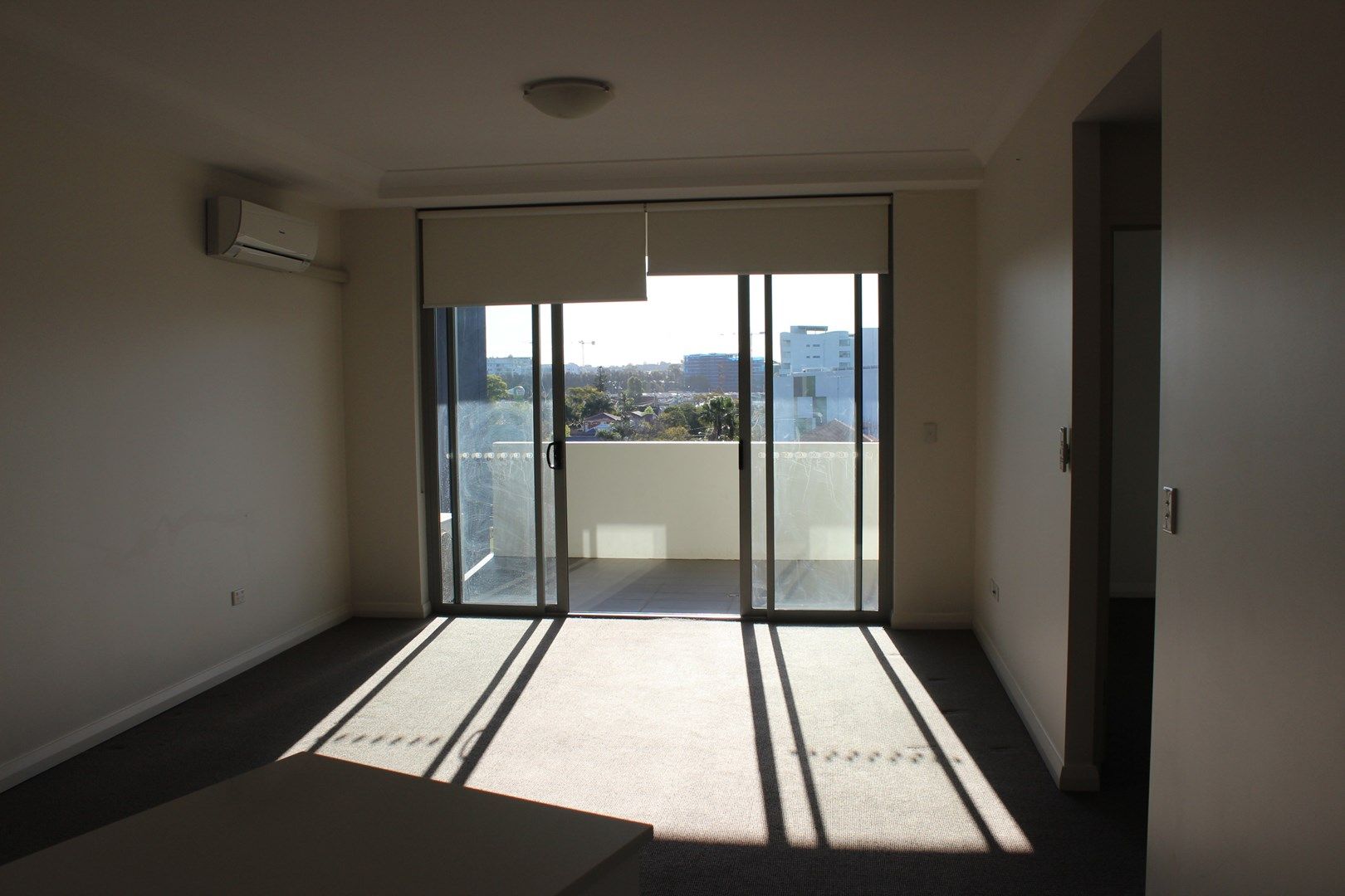 1 bedrooms Apartment / Unit / Flat in 409/26-32 Marsh Street WOLLI CREEK NSW, 2205