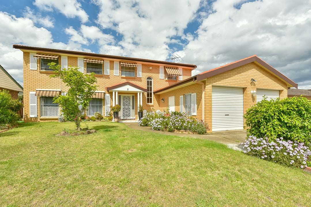 5 Moresby Avenue, Glenfield NSW 2167
