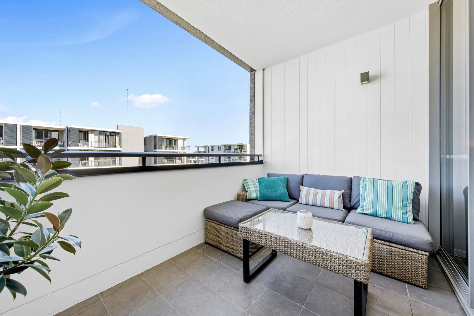 1 bedrooms Apartment / Unit / Flat in 706/9 Baywater Drive WENTWORTH POINT NSW, 2127