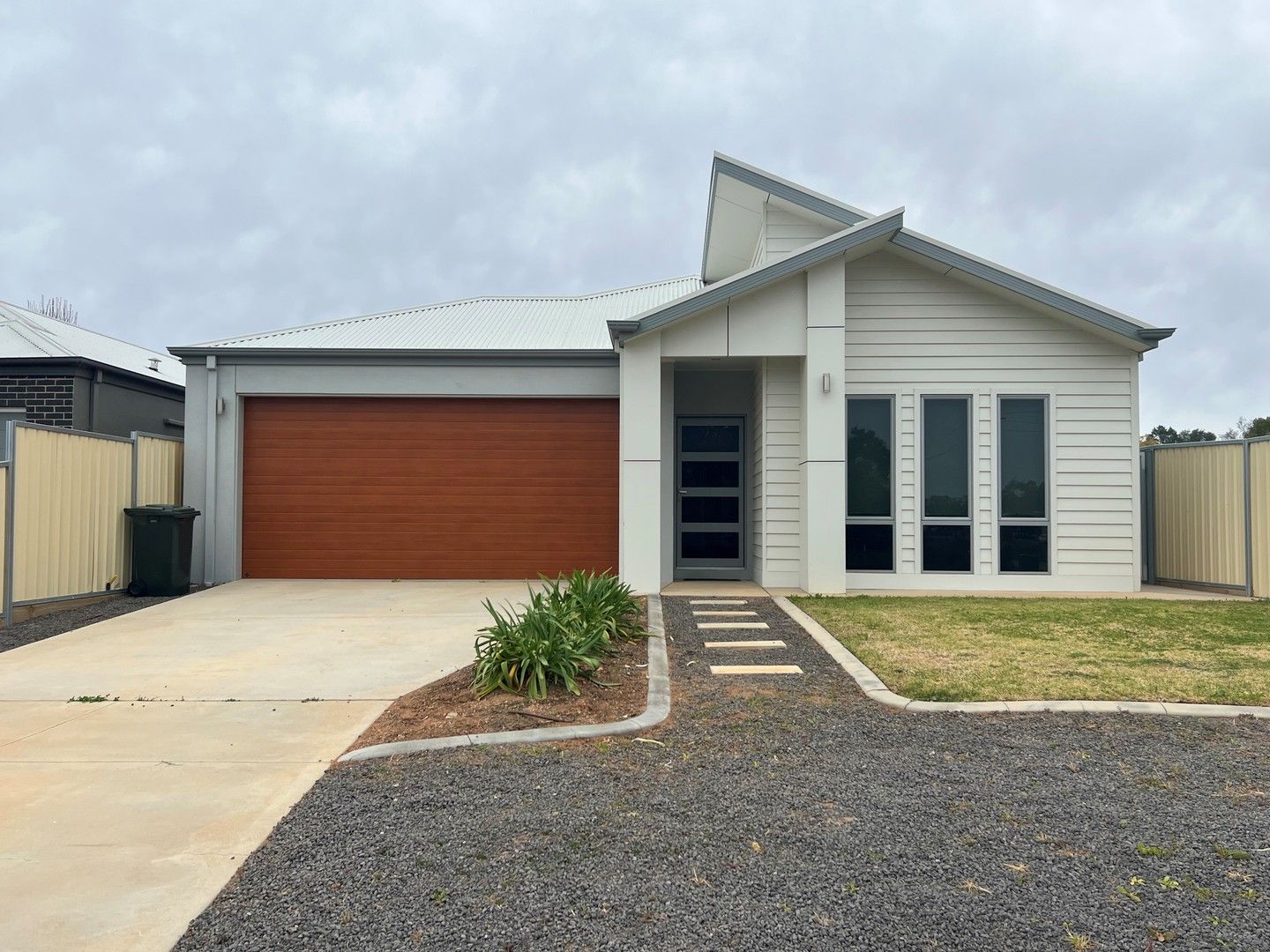 3 bedrooms House in 2a Dawn Avenue GOL GOL NSW, 2738