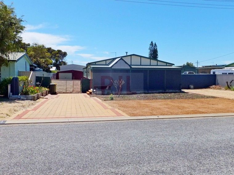 4 bedrooms House in 23 Elizabeth Way JURIEN BAY WA, 6516