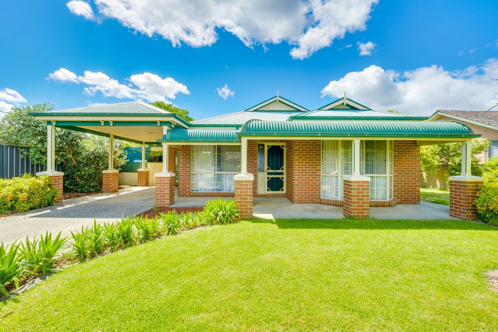 244 Beechworth Road Wodonga Vic 3690 House For Rent 384 416 Domain