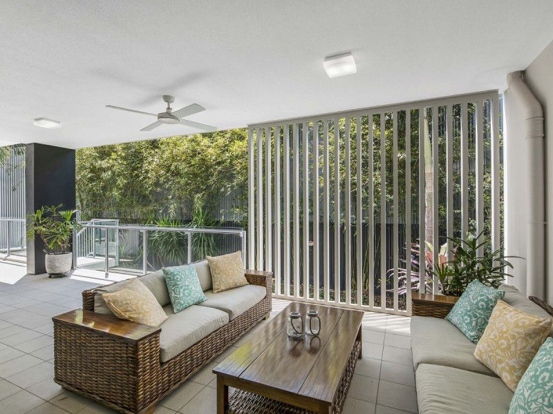 2/60 Love Street, Bulimba QLD 4171, Image 2