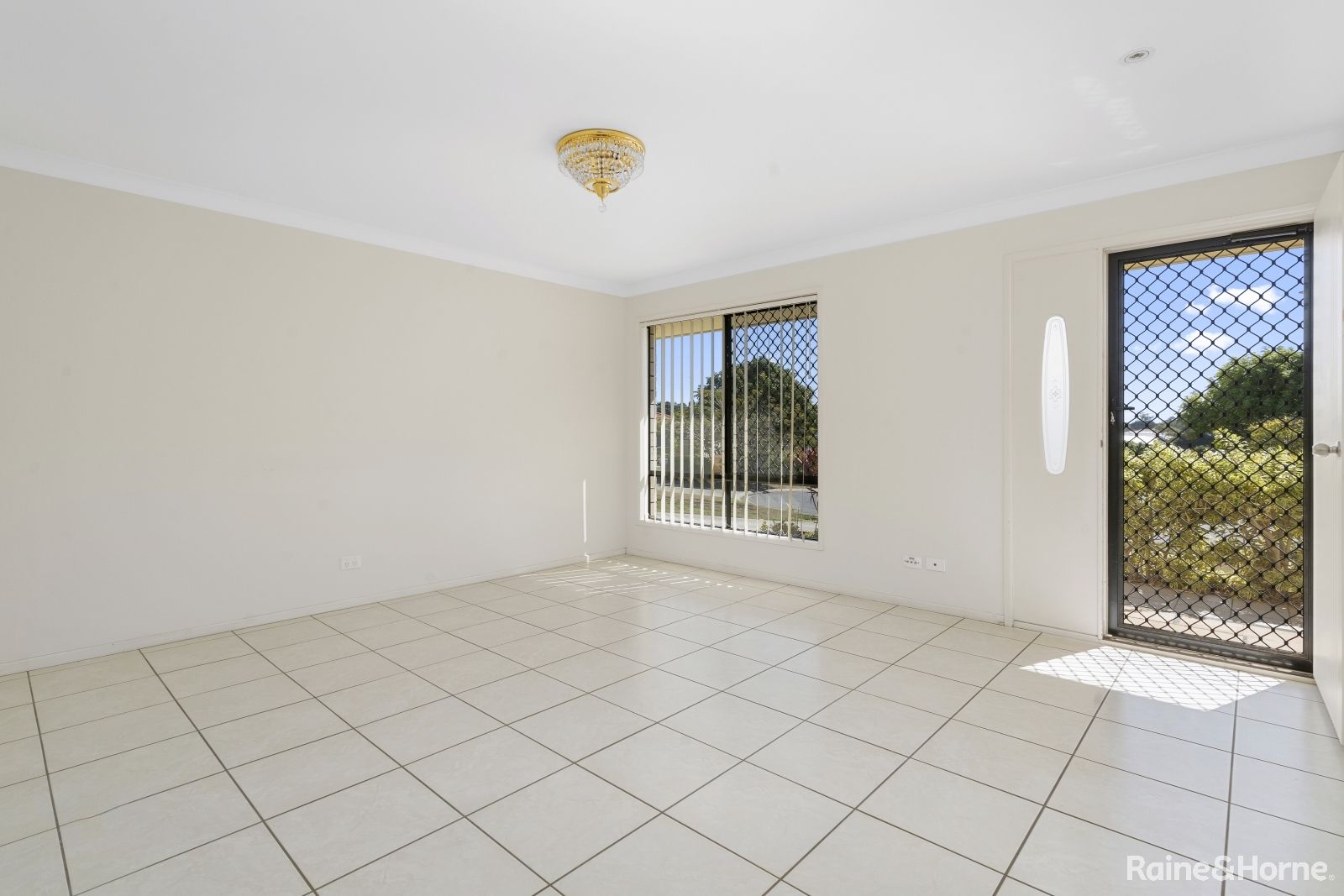 9 Mikaela Ct, Kallangur QLD 4503, Image 2