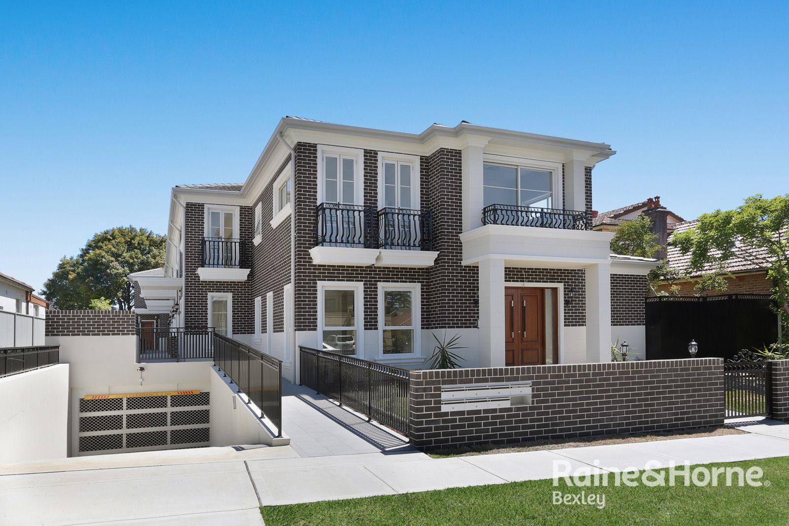 3 bedrooms Townhouse in 2/45 Lorraine Ave BARDWELL VALLEY NSW, 2207