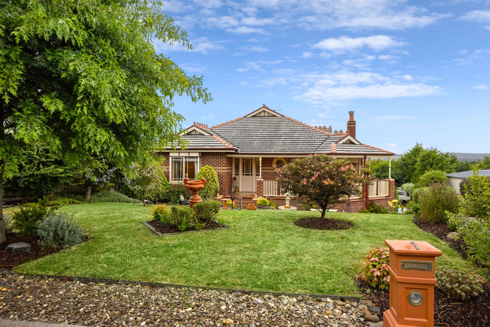 1 Kurung Court East, Gisborne VIC 3437 Domain