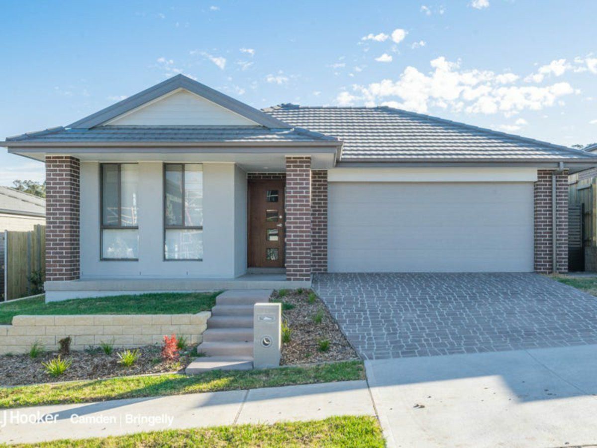 4 bedrooms House in 76 Richmond Road ORAN PARK NSW, 2570