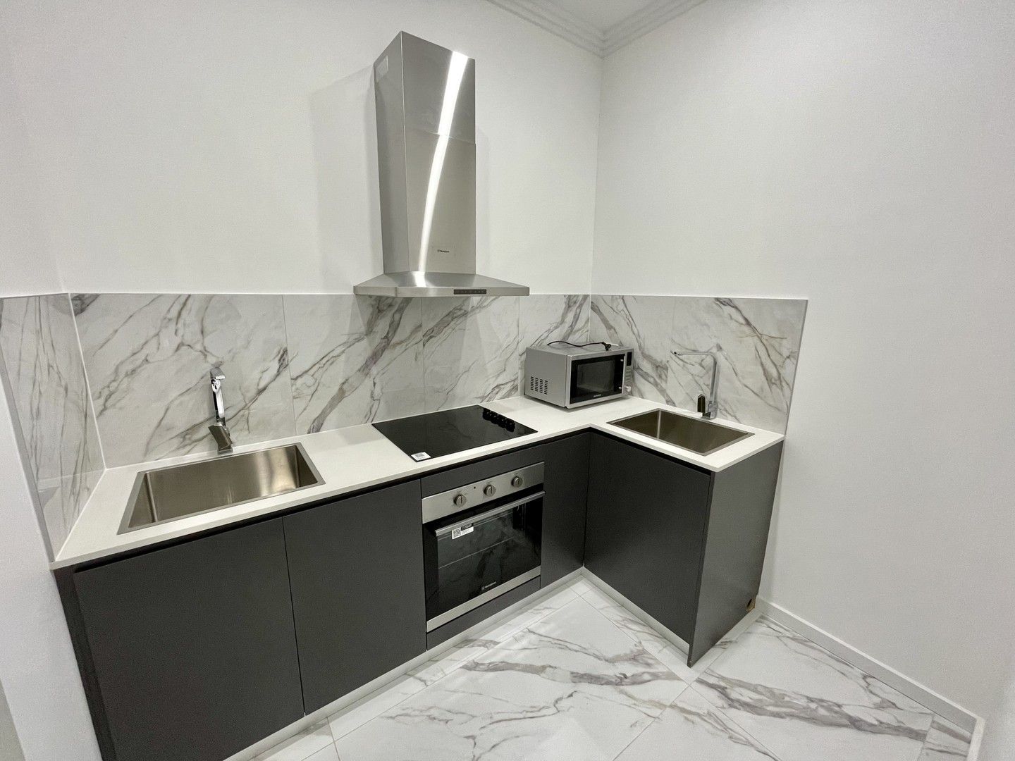 1 bedrooms Studio in Flat/2 Second Avenue TOONGABBIE NSW, 2146