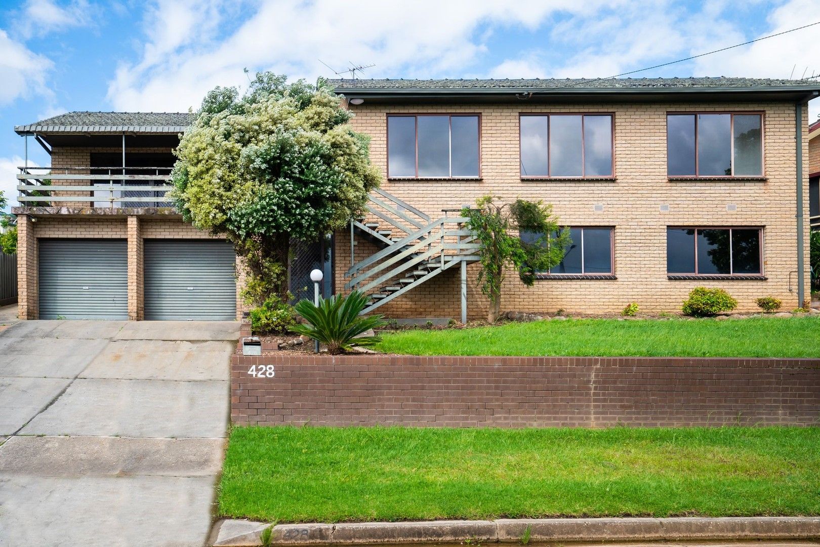 6 bedrooms House in 428 PARKVIEW CRESCENT LAVINGTON NSW, 2641