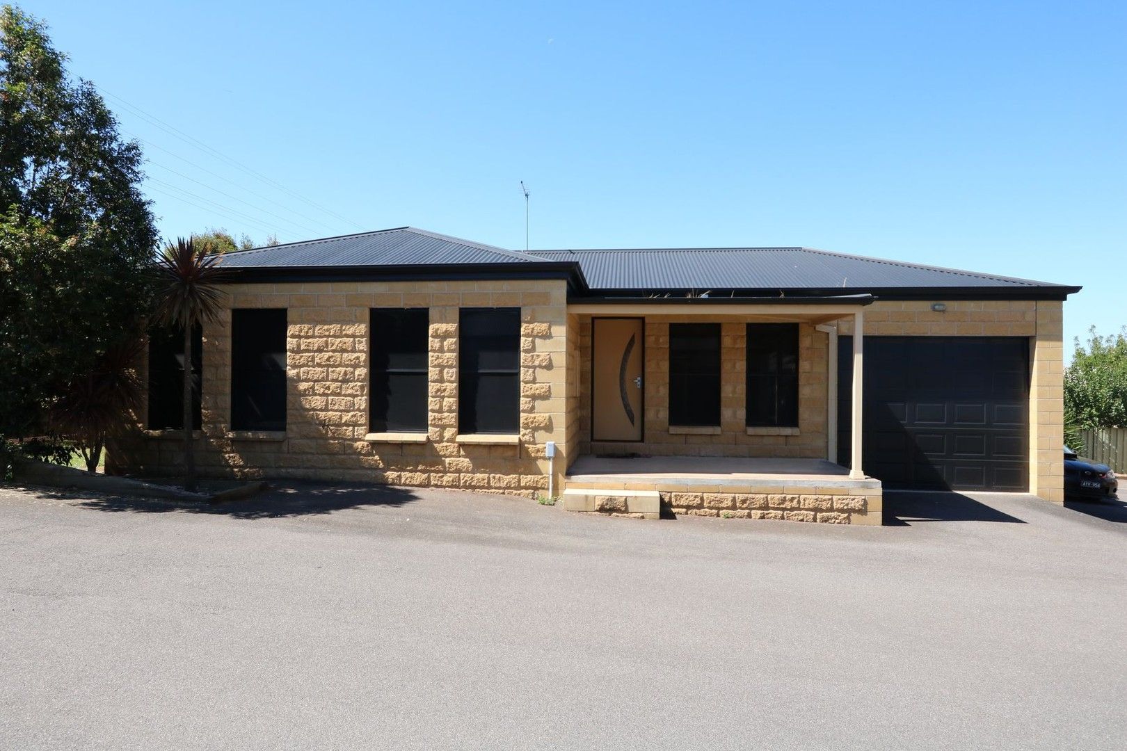 1/194 Gladstone Street,, Maryborough VIC 3465, Image 0