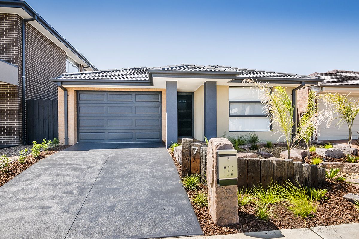 7 Deegan Way, Cranbourne East VIC 3977, Image 0