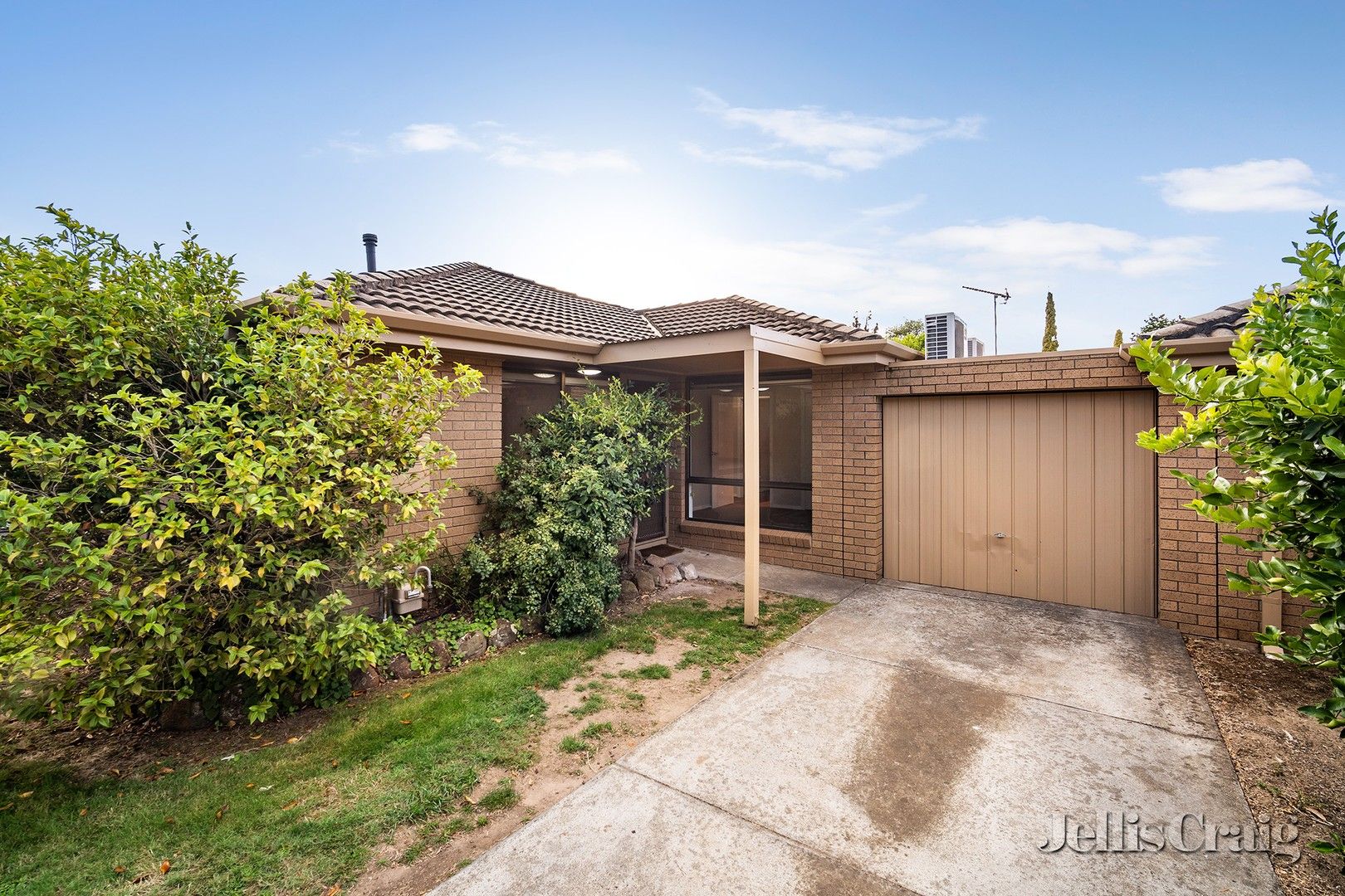 2 bedrooms Apartment / Unit / Flat in 2/120 Cuthberts Road ALFREDTON VIC, 3350