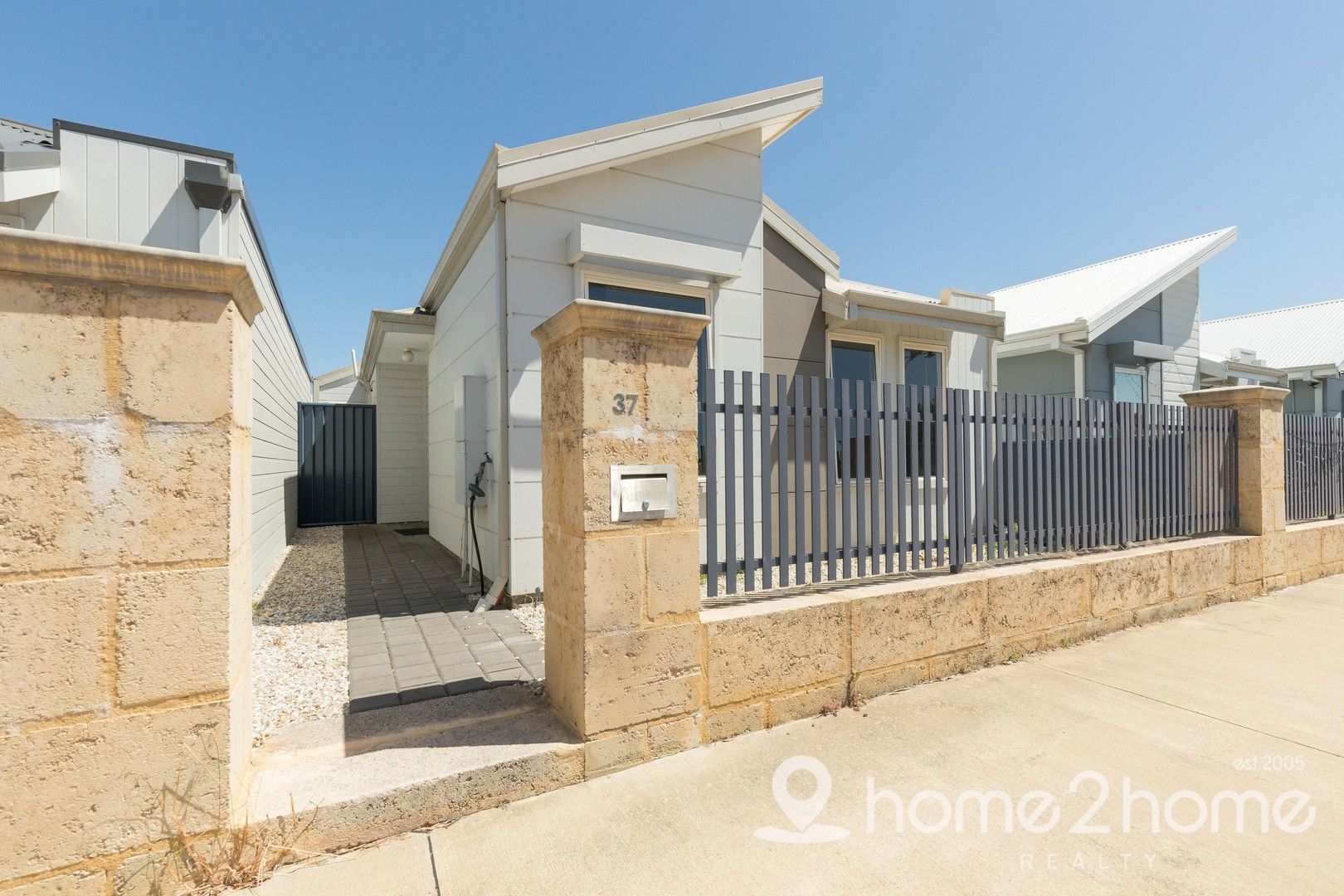 3 bedrooms House in 37 Pleasantview Parade BALDIVIS WA, 6171