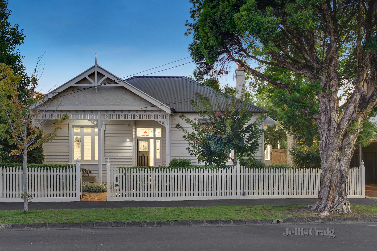 18 Orchard Street, Brighton VIC 3186, Image 2