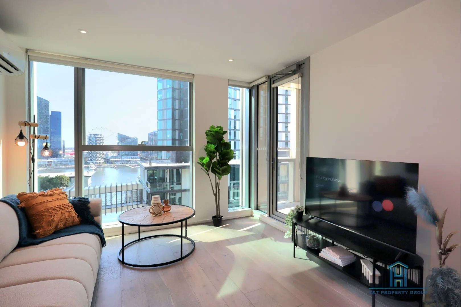 Apartment in Docklands, Victoria Harbour - View 2