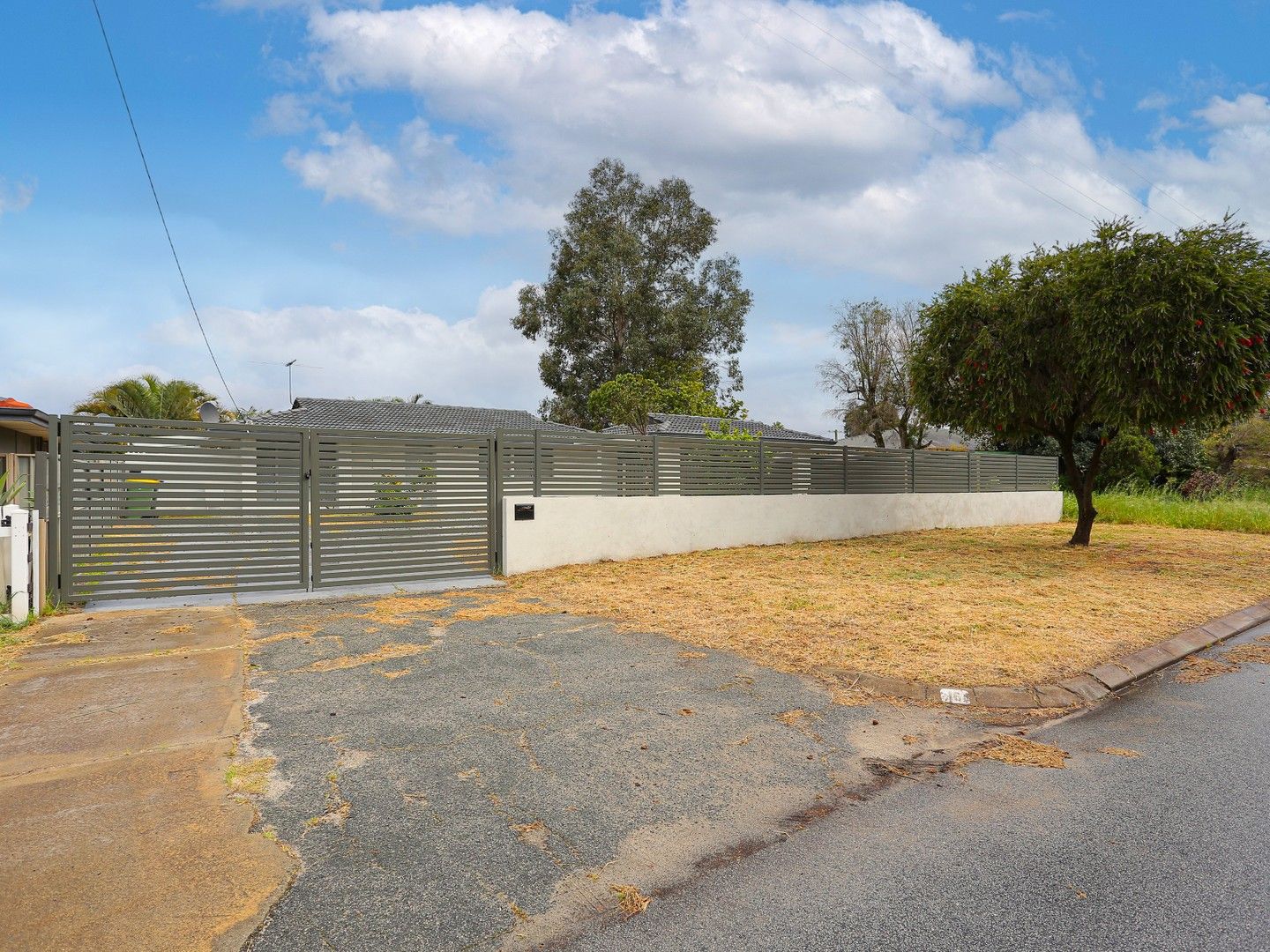3 bedrooms House in 16 Elkhorn Street EAST CANNINGTON WA, 6107