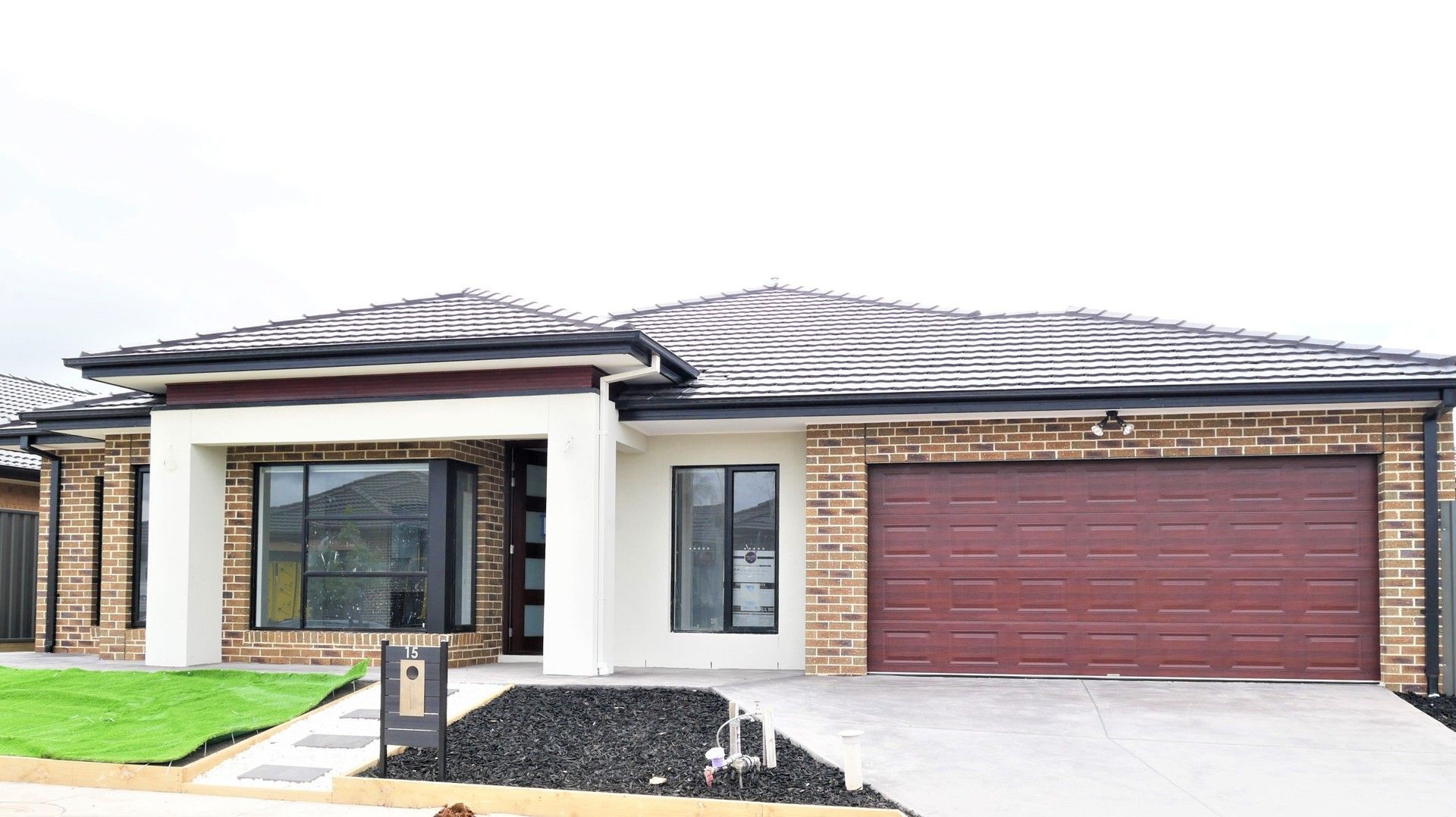 4 bedrooms House in 15 Bracknell Crescent STRATHTULLOH VIC, 3338