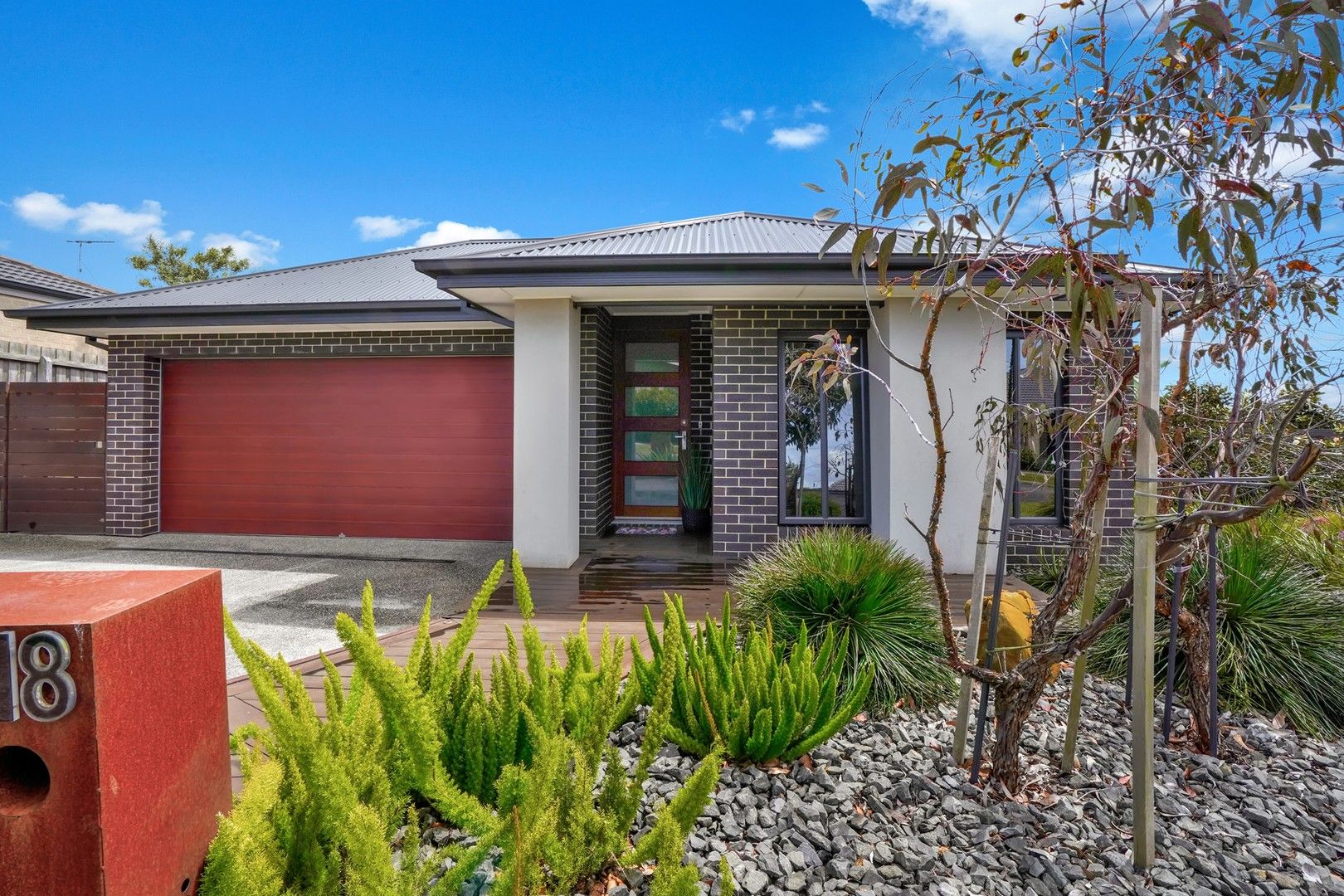 3 bedrooms House in 18 Dryden Way HIGHTON VIC, 3216
