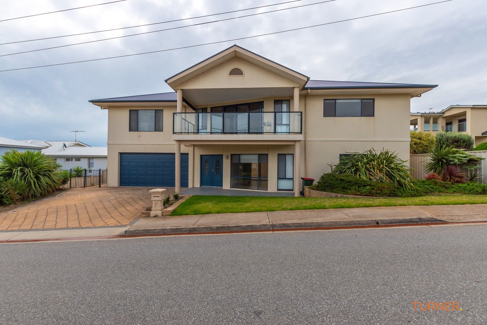 5 bedrooms House in 27 St Vincents Avenue HALLETT COVE SA, 5158