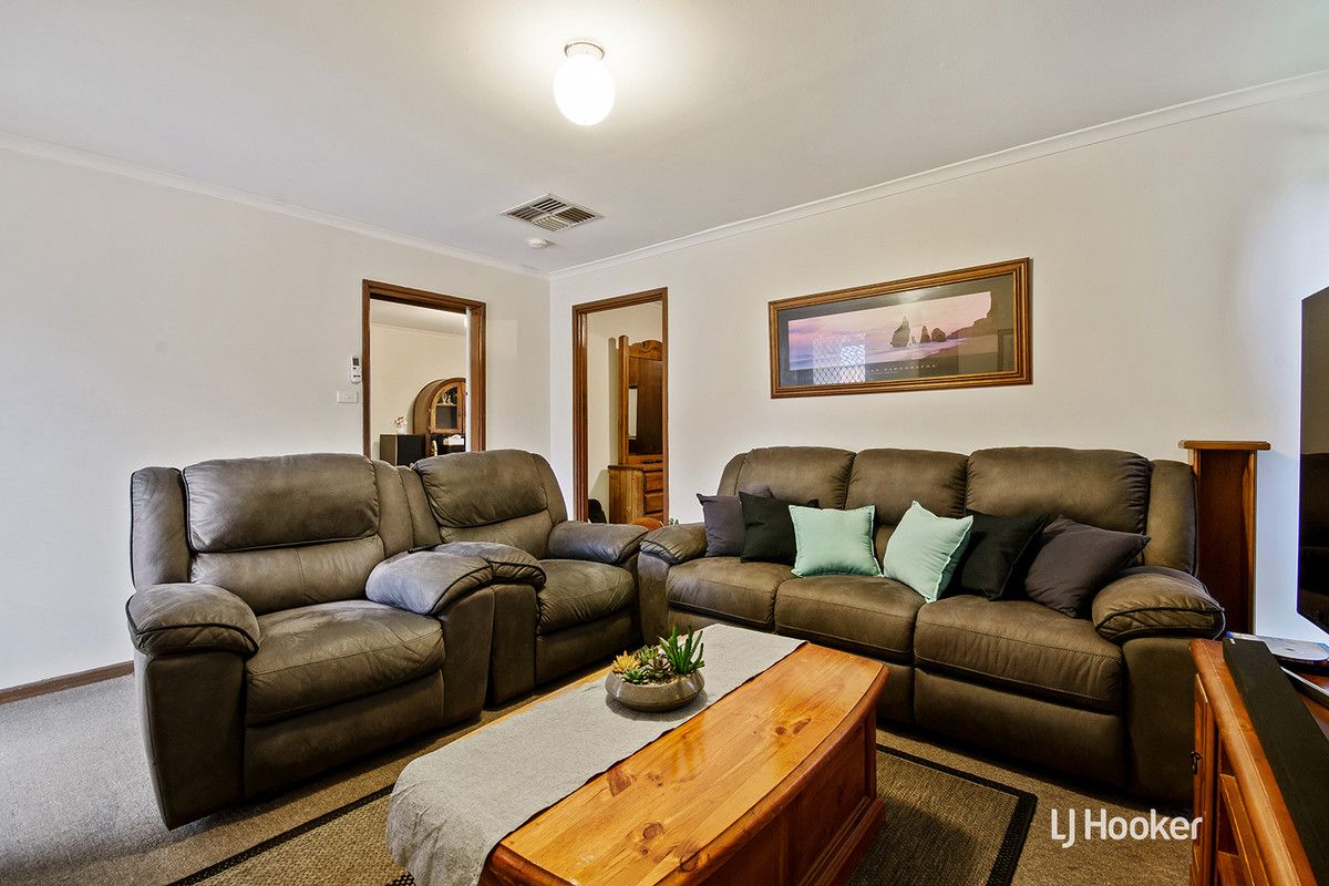 29 Eringa Court, Craigmore SA 5114, Image 2