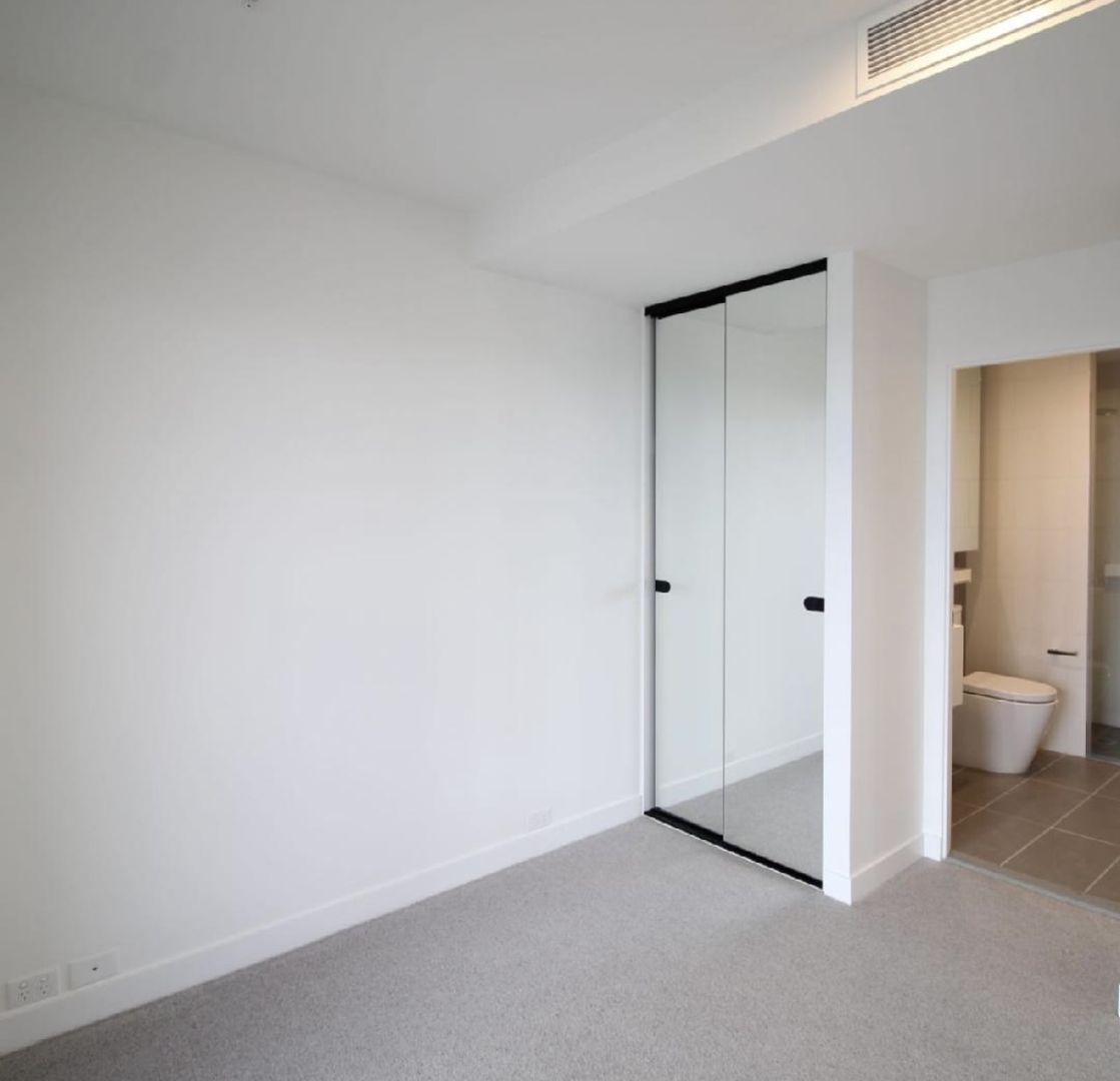 3702/8 Pearl River Road, Docklands VIC 3008, Image 2