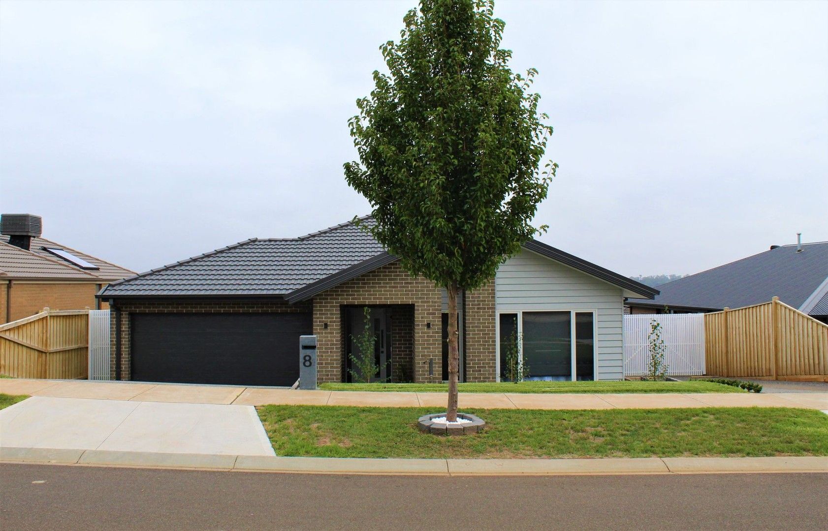 4 bedrooms House in 8 Timbertop Crescent DROUIN VIC, 3818