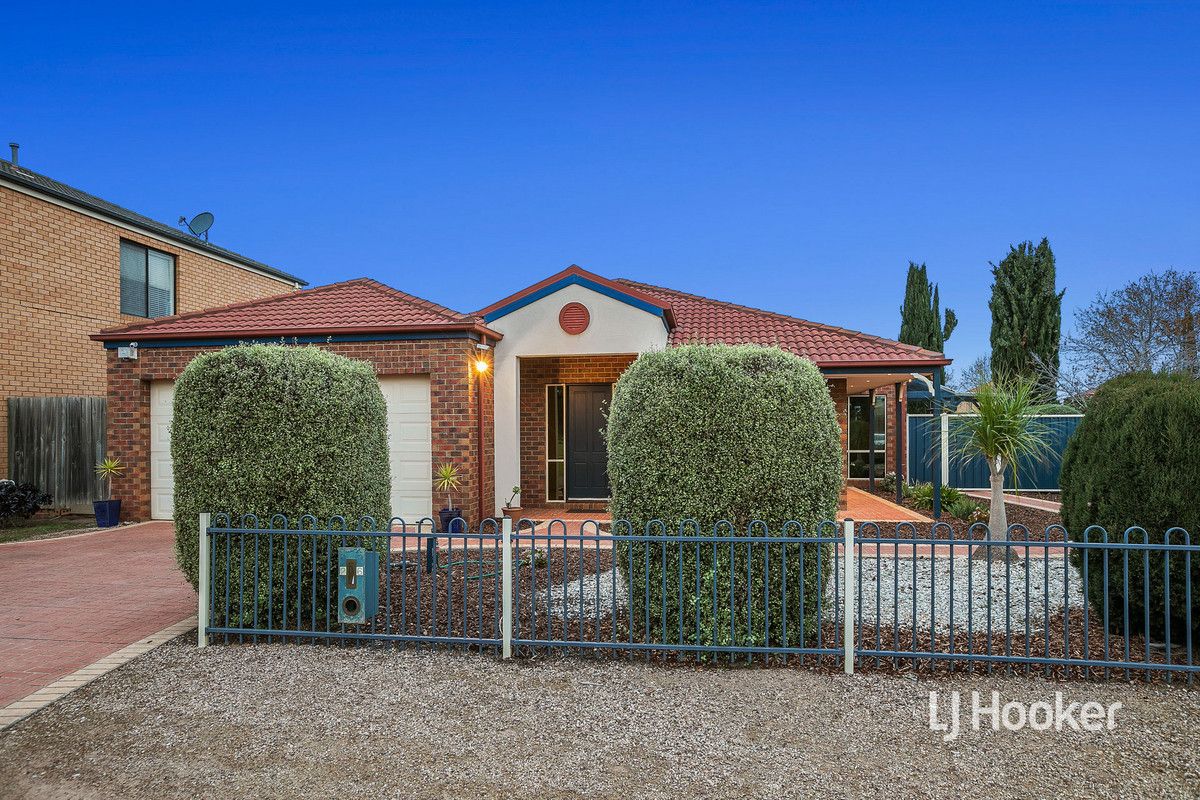 3 bedrooms House in 26 Paola Circuit POINT COOK VIC, 3030