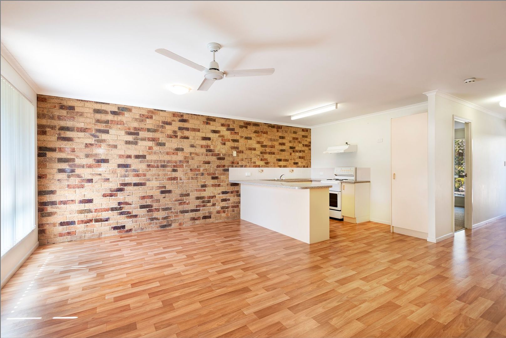 UNIT 2, 70 KING STREET, Urangan QLD 4655, Image 2