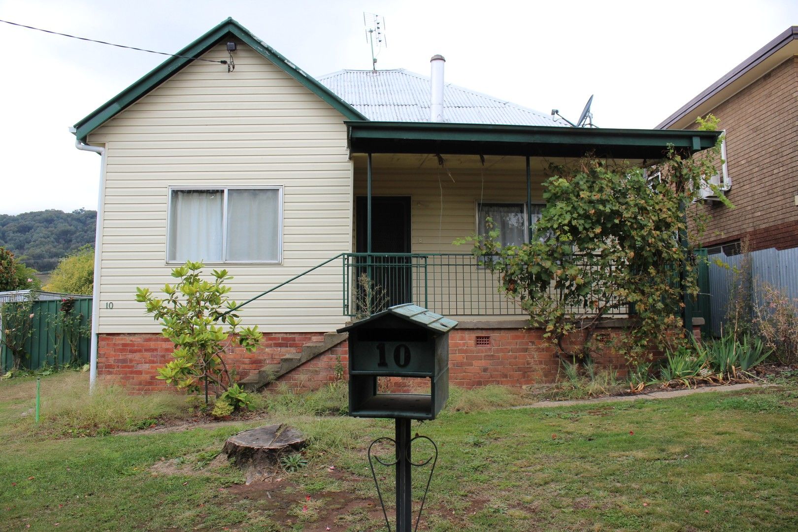House in 10 King Street, TUMBARUMBA NSW, 2653