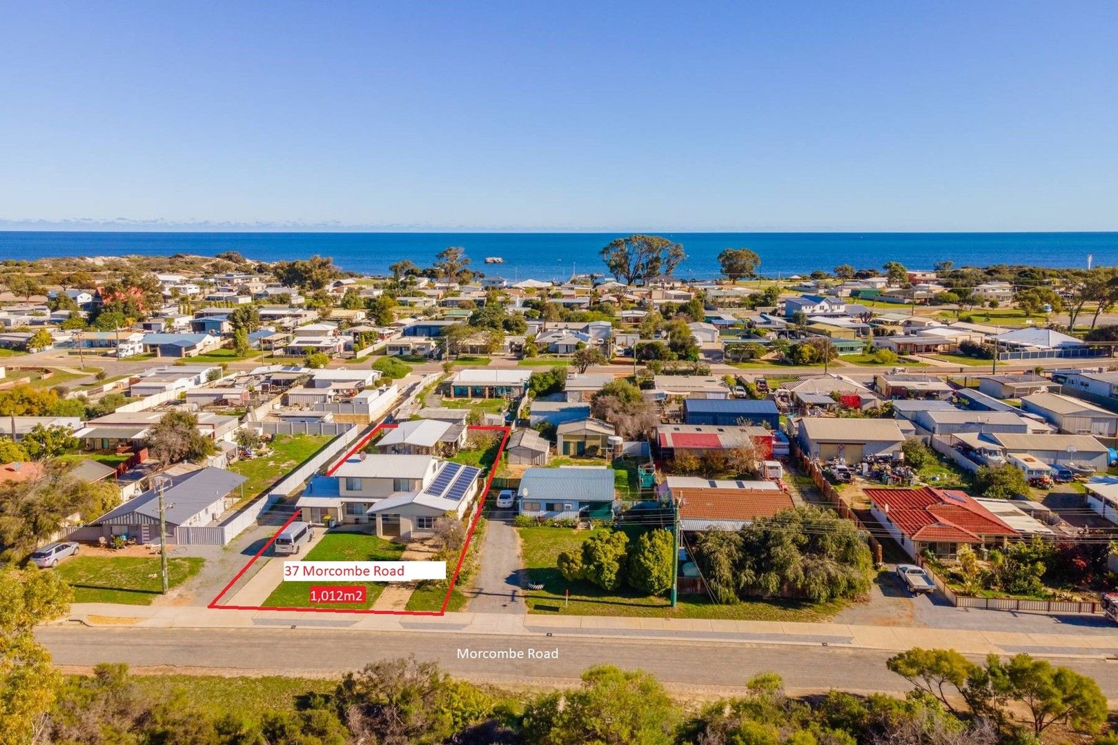 5 bedrooms House in 37 Morcombe Road LEEMAN WA, 6514