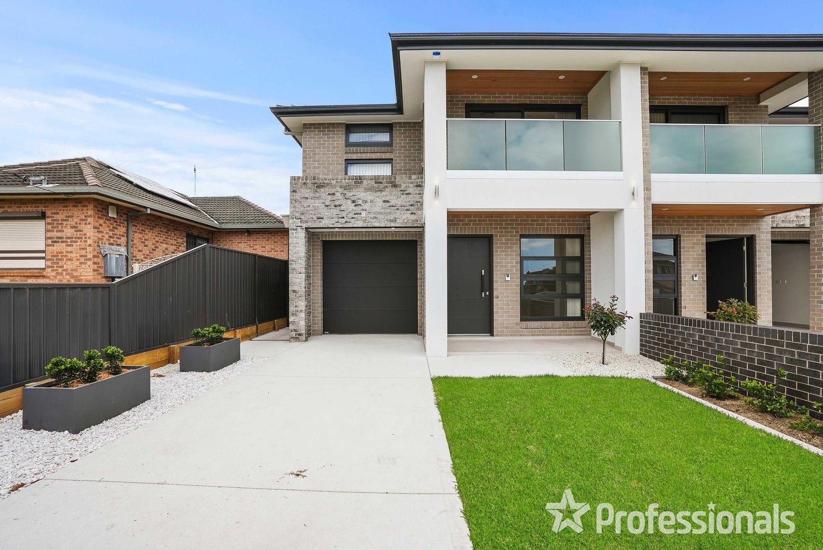 5 bedrooms House in 15 Stimson Street SMITHFIELD NSW, 2164