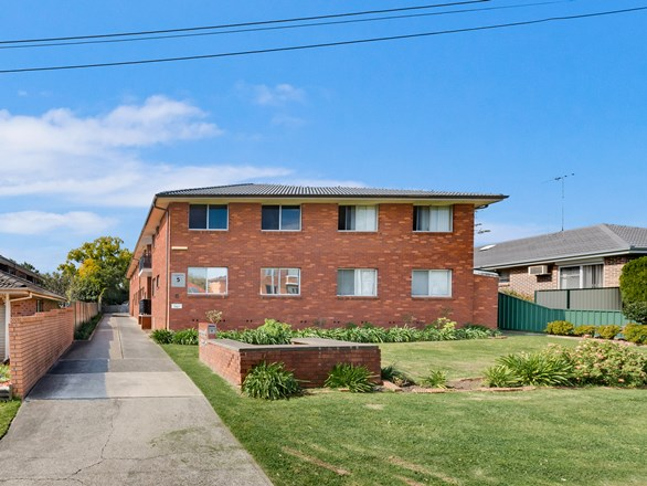 2/6 Reddall Street, Campbelltown NSW 2560