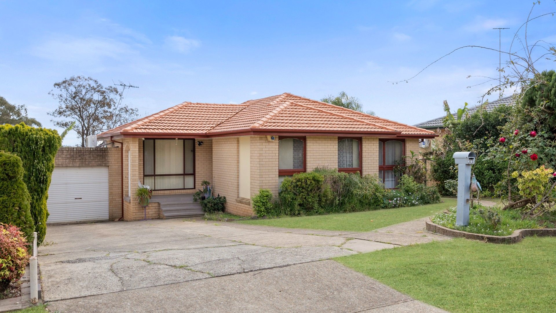 4 bedrooms House in 33 Townson Avenue LEUMEAH NSW, 2560