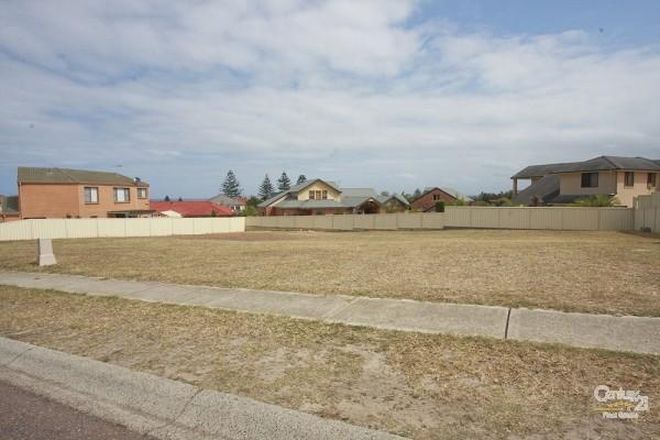 Picture of 58 Geraldton Drive, REDHEAD NSW 2290