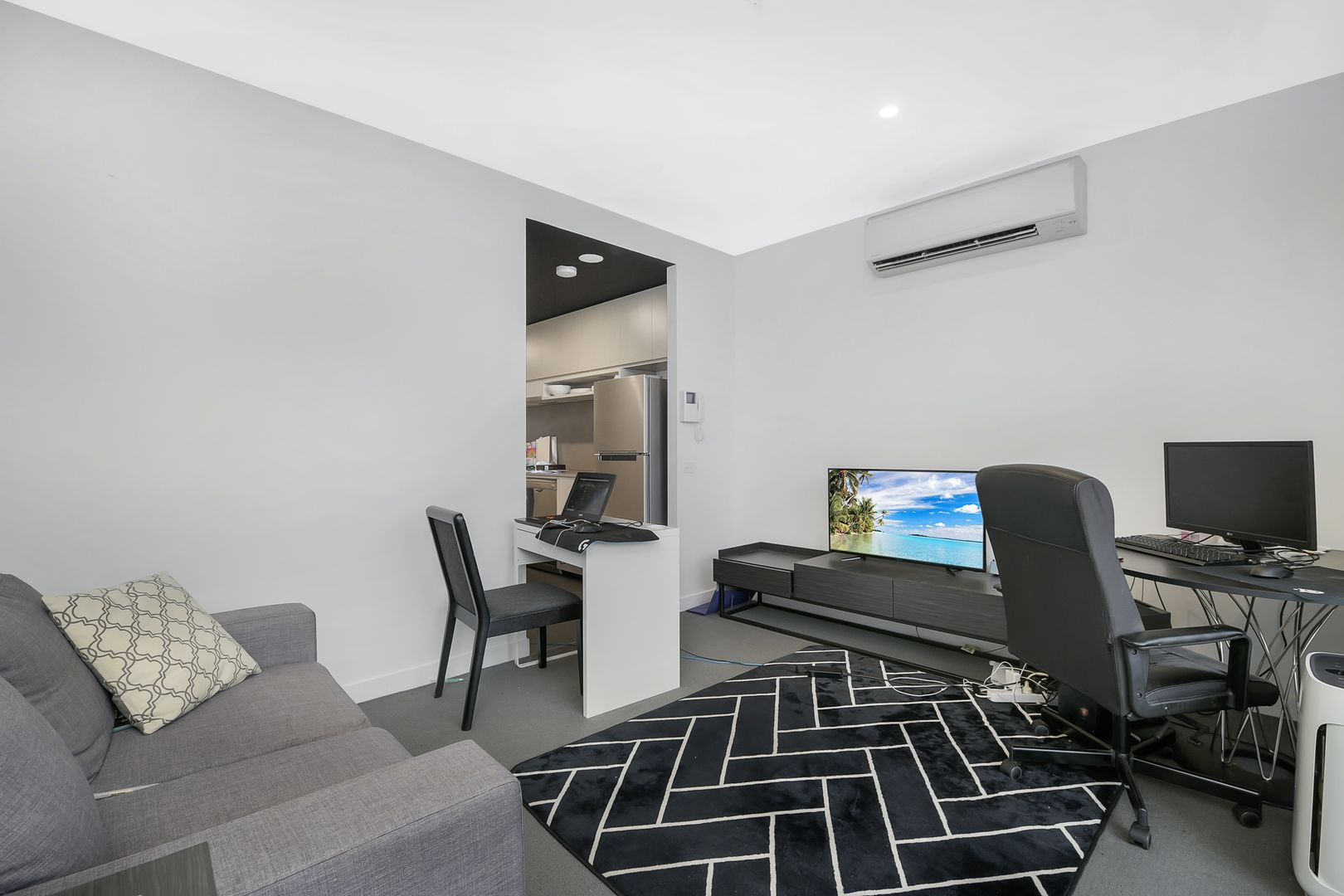 107/6 Clarkson Court, Clayton VIC 3168, Image 2